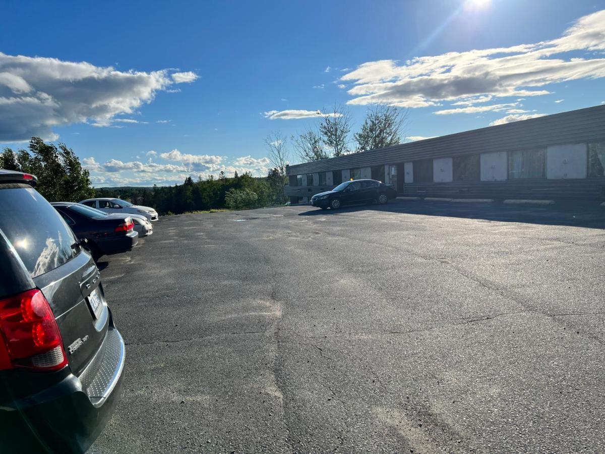 Lively Inn And Suites - Sudbury Naughton Zewnętrze zdjęcie